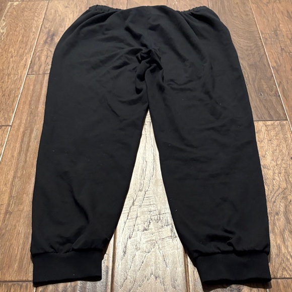 Keith Haring Black Sweatshirt and Joggers Set with Red Heart - Picture 10 of 12